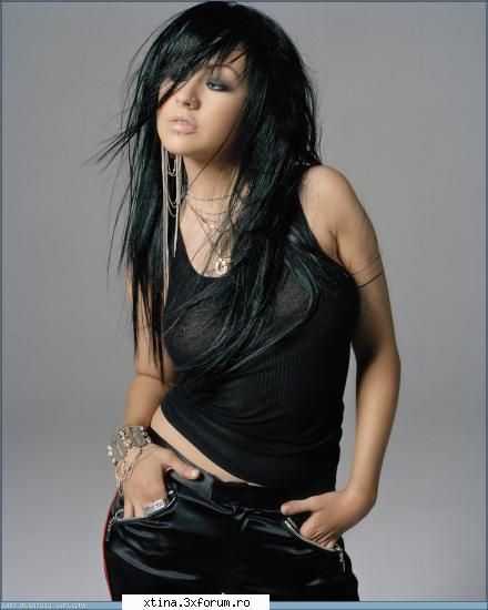 Cu ce freza? - bruneta 4ever........asa i-a stat cel mai bine - Xtina